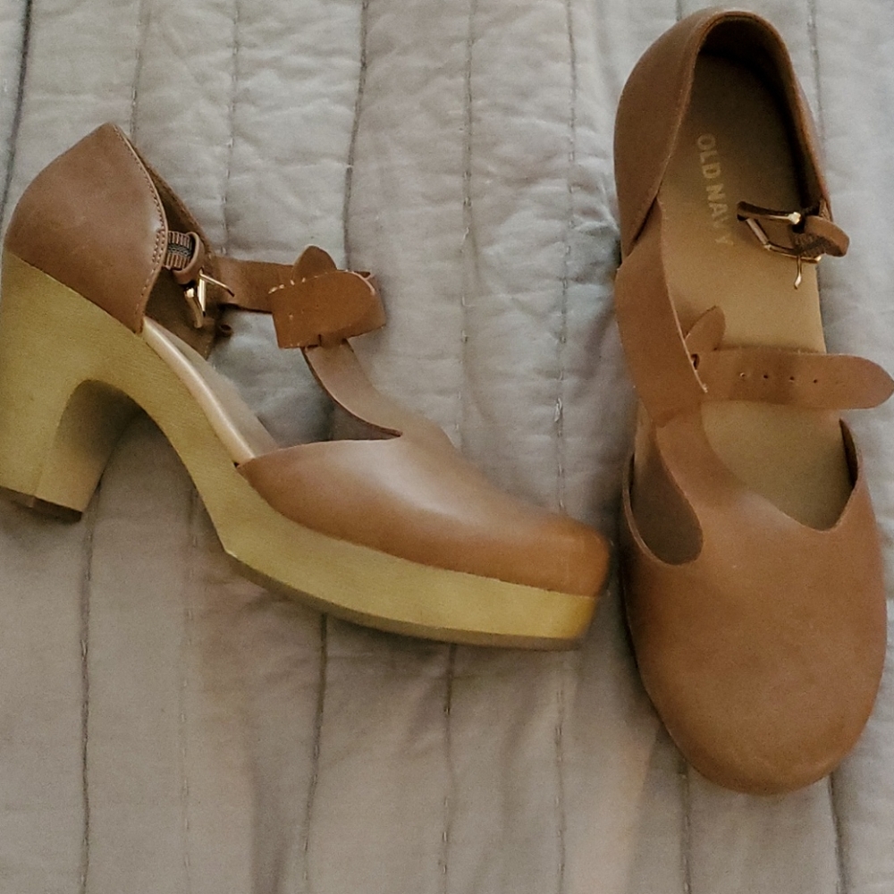 Old Navy T Strap Clogs